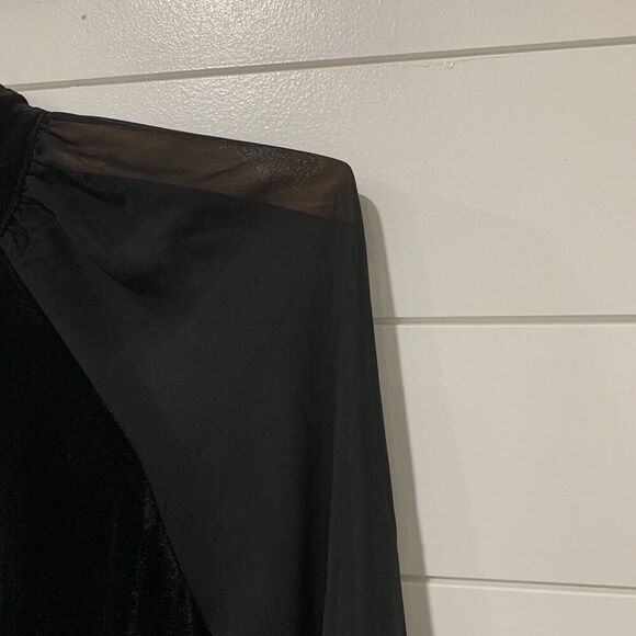 Express | Romper Shorts Long Sleeve Velvet Holiday Black NWT- Size Medium - Picture 4 of 11